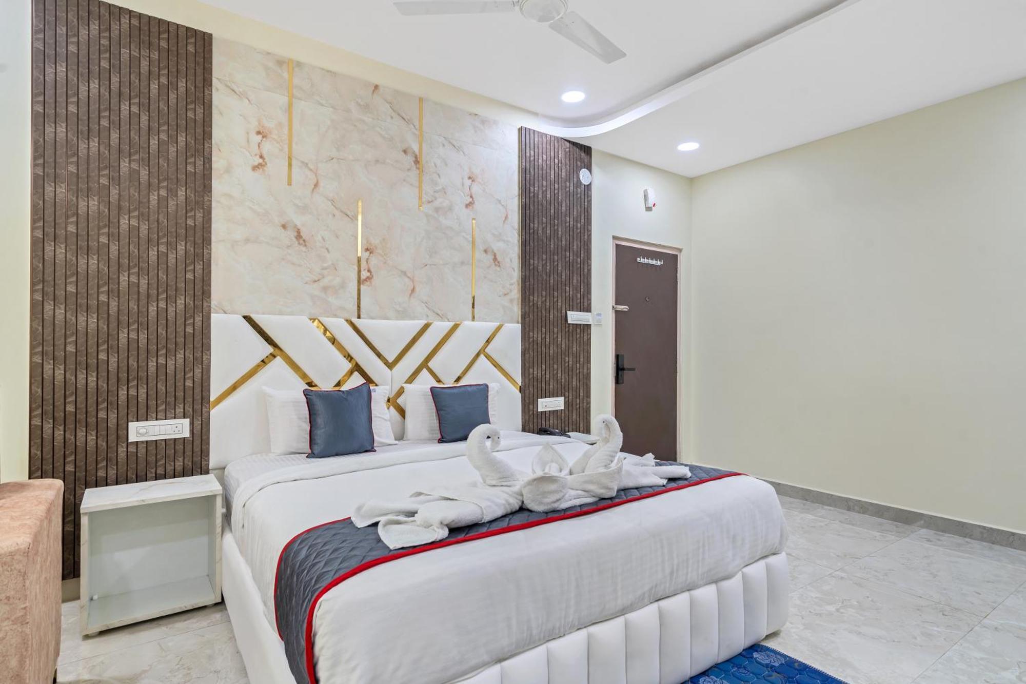Hotel Sky Land Khammam Exterior foto
