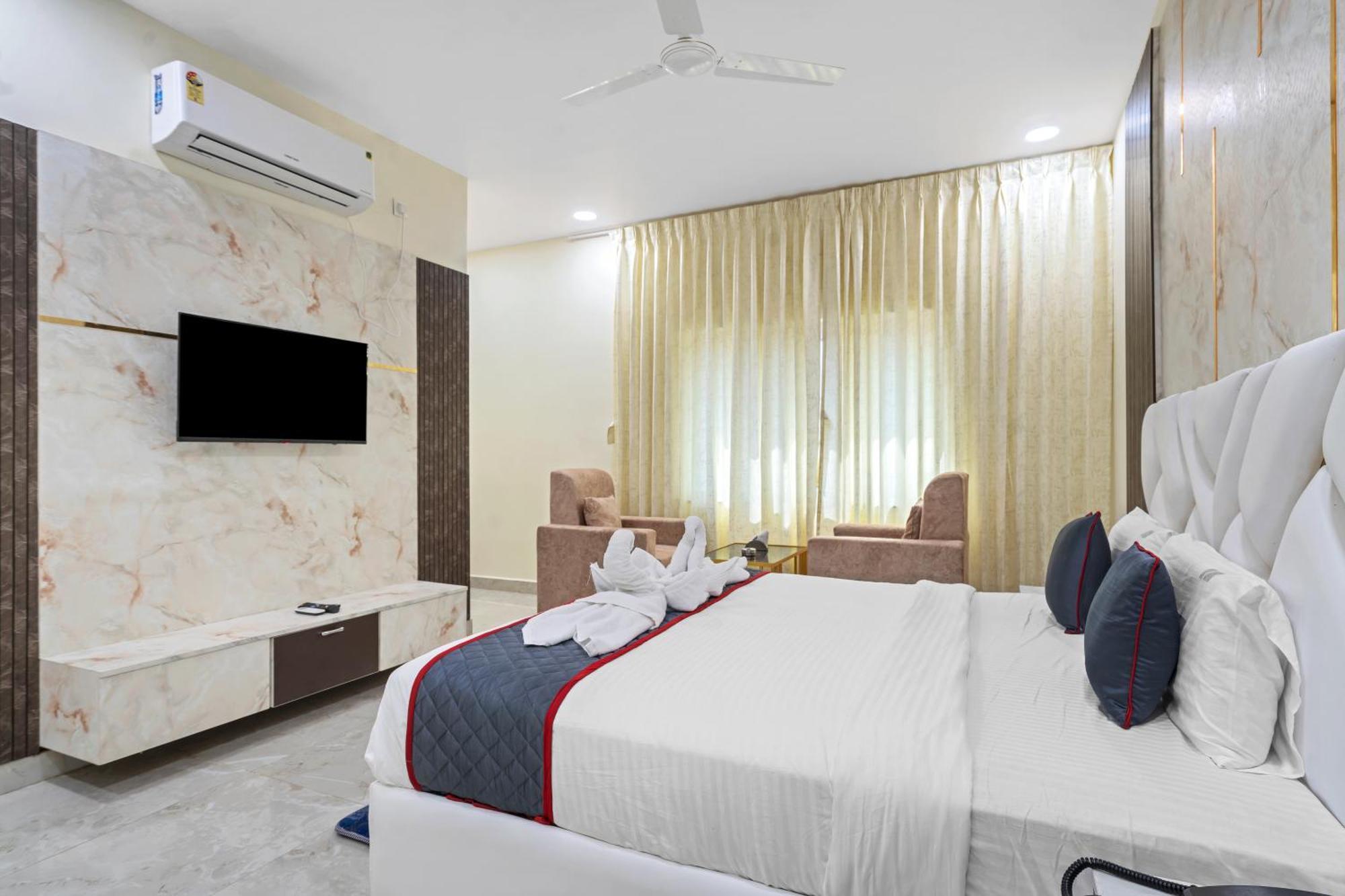 Hotel Sky Land Khammam Exterior foto